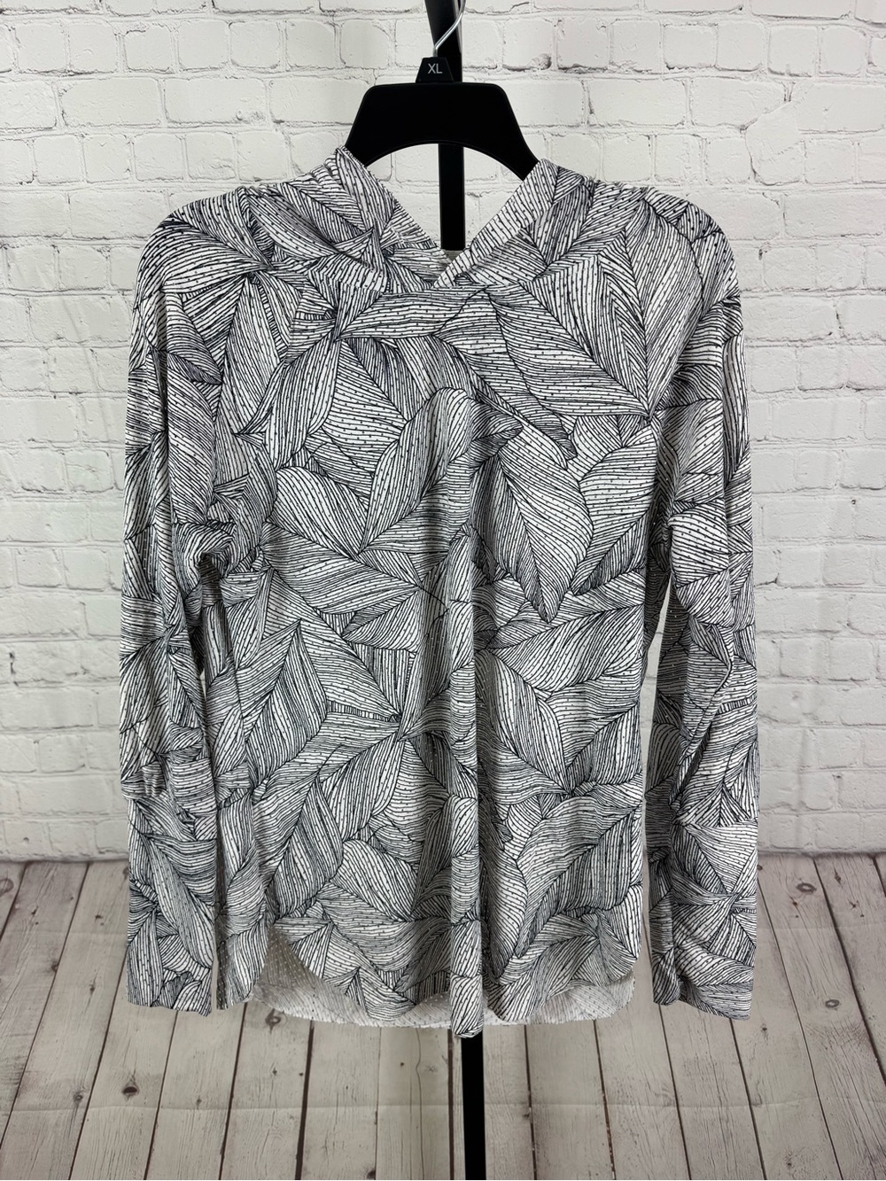 Maaji Active Wear Perforated White Black Tropical Long Sleeve Hoodie Medium